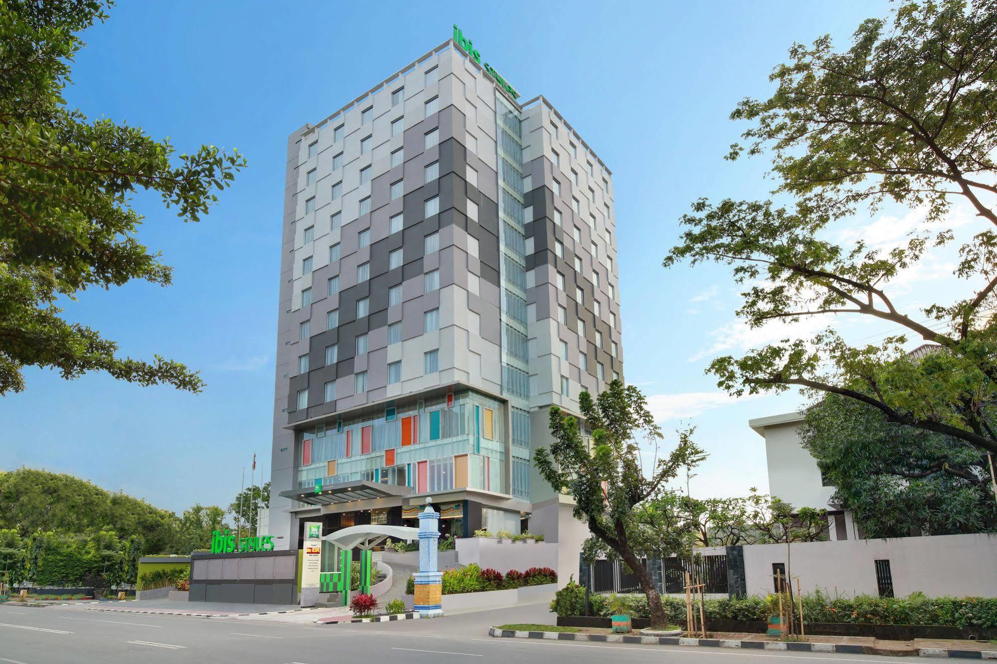 Hotel Ibis Styles Makassar Sam Ratulangi Exterior foto