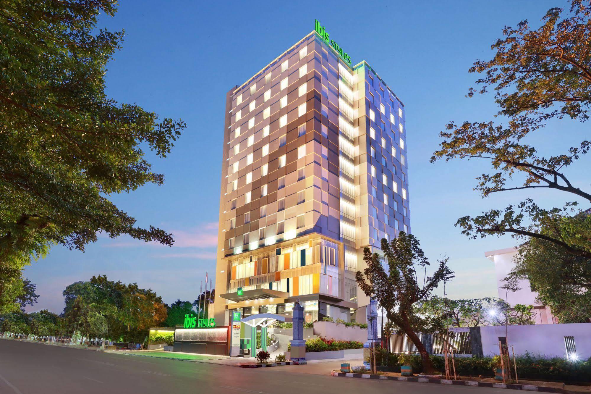 Hotel Ibis Styles Makassar Sam Ratulangi Exterior foto