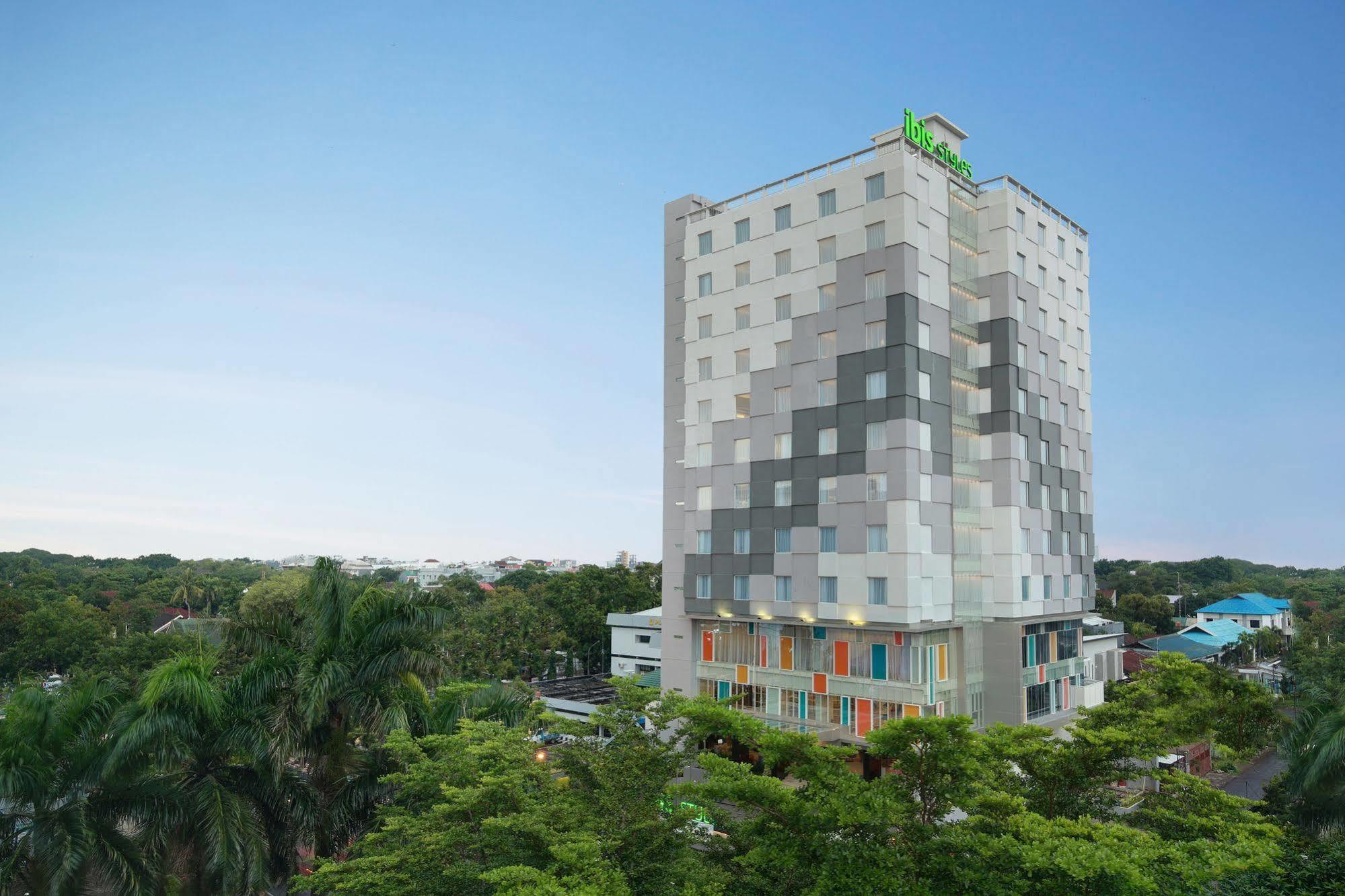 Hotel Ibis Styles Makassar Sam Ratulangi Exterior foto